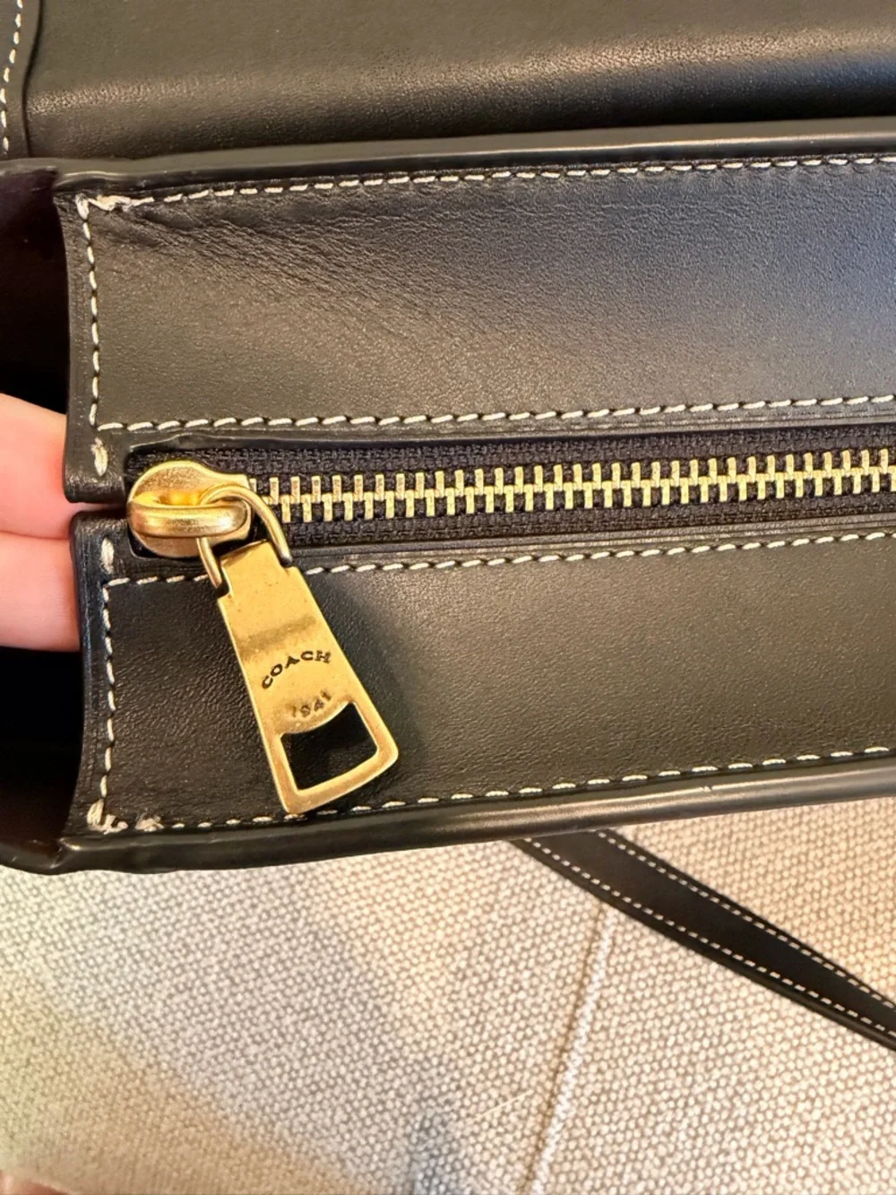 Coach 1941 Courier Carryall with fainted dents - Picture 12 of 13